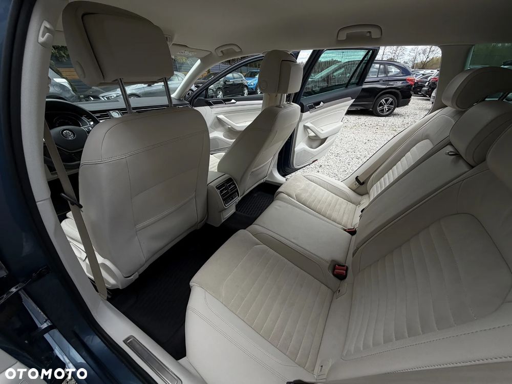 Volkswagen Passat Variant 1.8 TSI (BlueMotion Technology) DSG Highline - 20