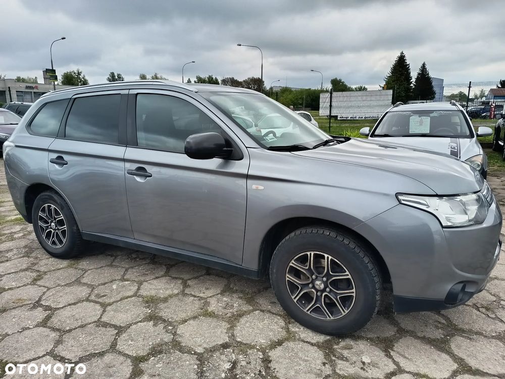 Mitsubishi Outlander 2.0 2WD Plus - 24