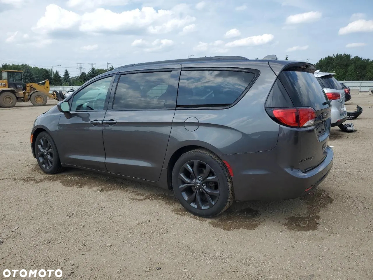 Chrysler Pacifica - 4