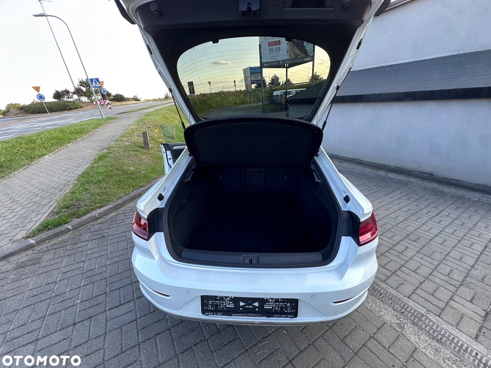 Volkswagen Arteon 2.0 TDI SCR 4Motion DSG R-Line Edition - 24