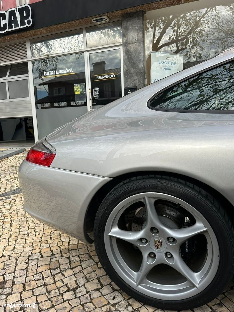 Porsche 911 (996) Carrera - 4
