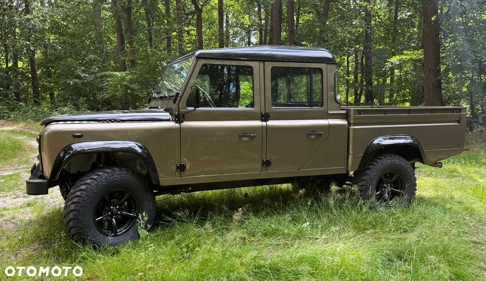 Land Rover Defender - 1