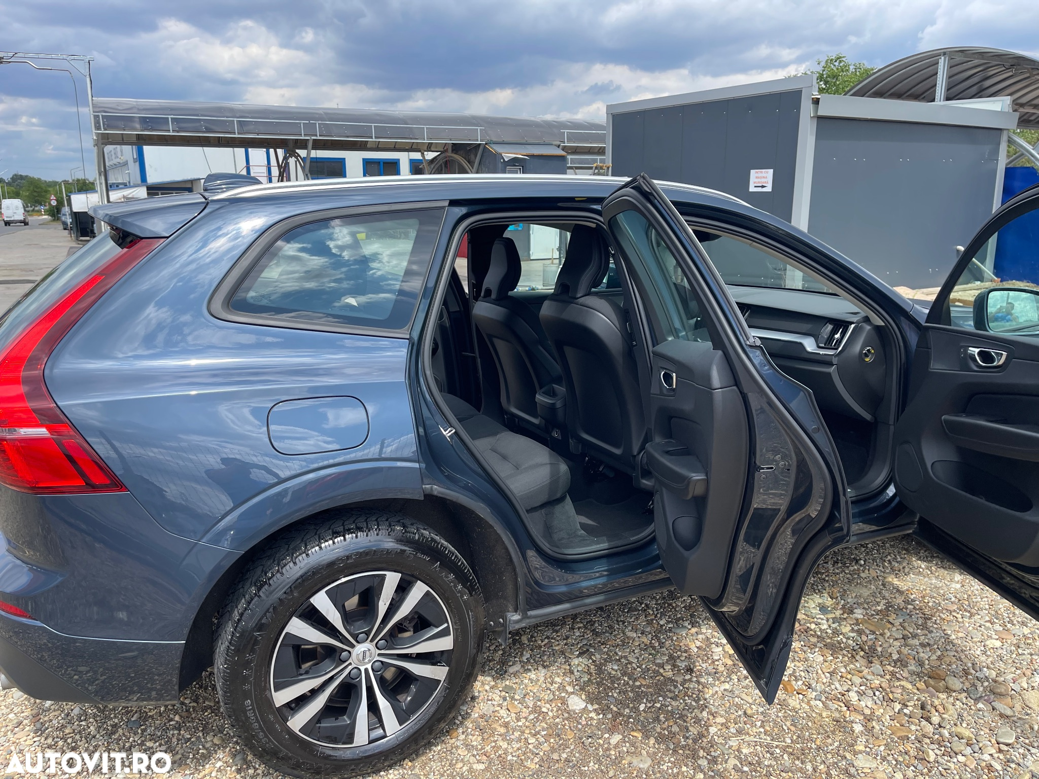 Volvo XC 60 B4 MHEV AT8 AWD Momentum Pro - 4