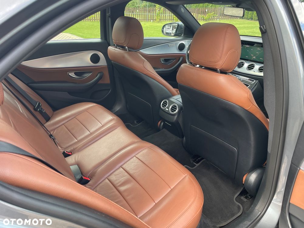 Mercedes-Benz Klasa E 200 4Matic 9G-TRONIC - 23