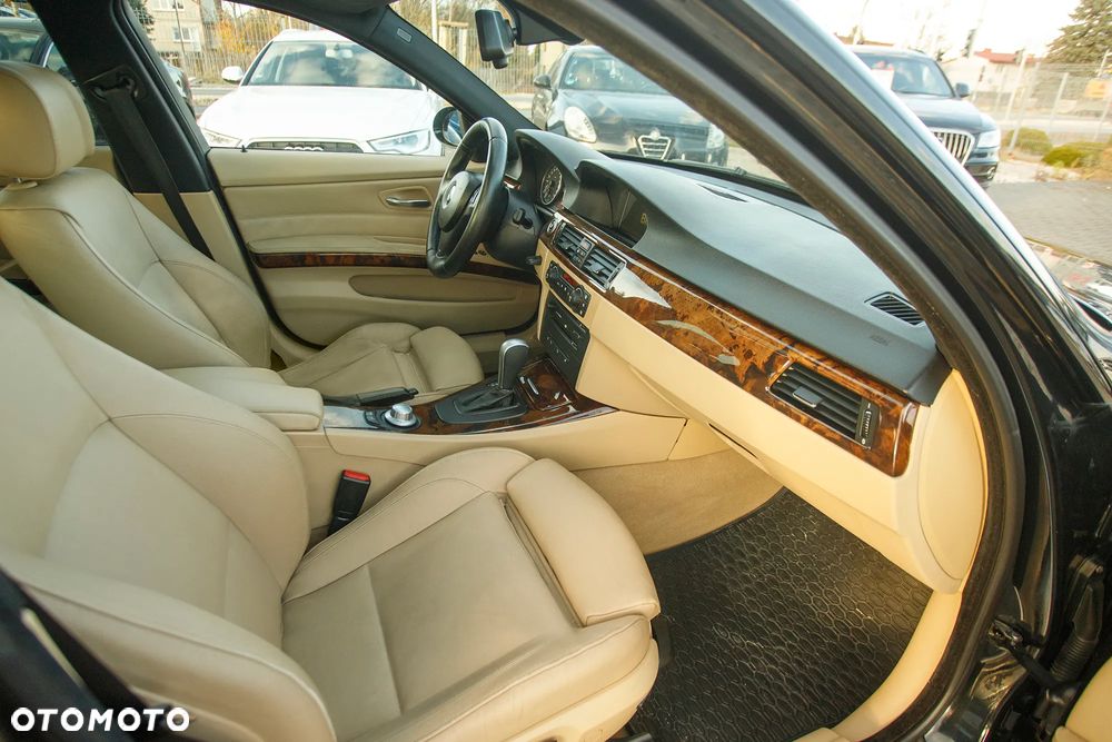 BMW Seria 3 330i - 13