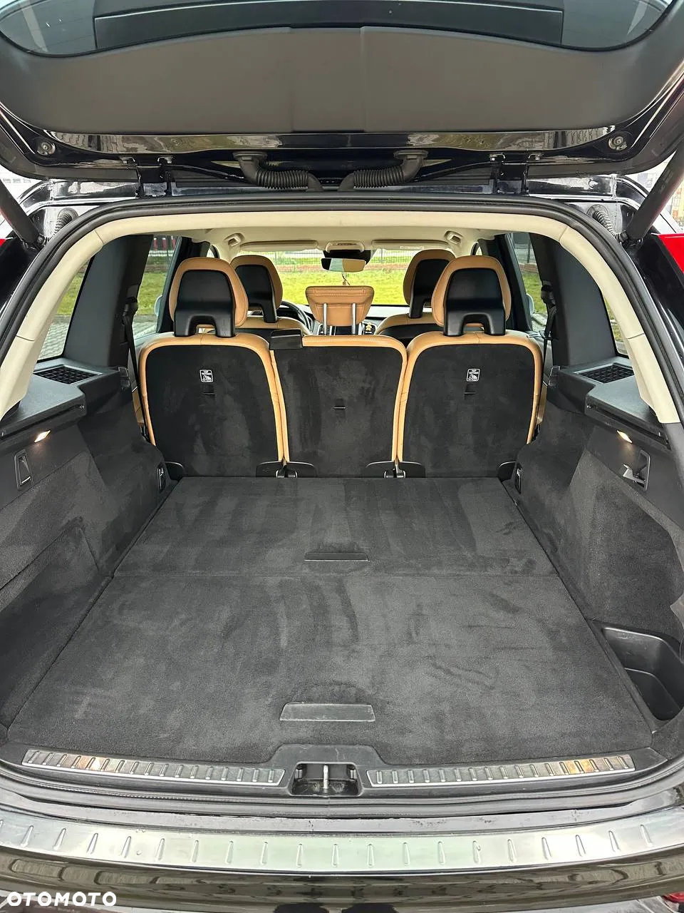 Volvo XC 90 - 9