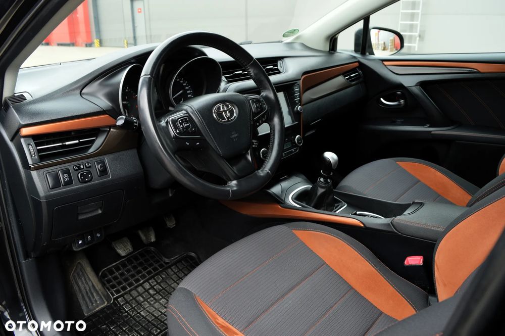 Toyota Avensis 2.0 D-4D Premium - 5