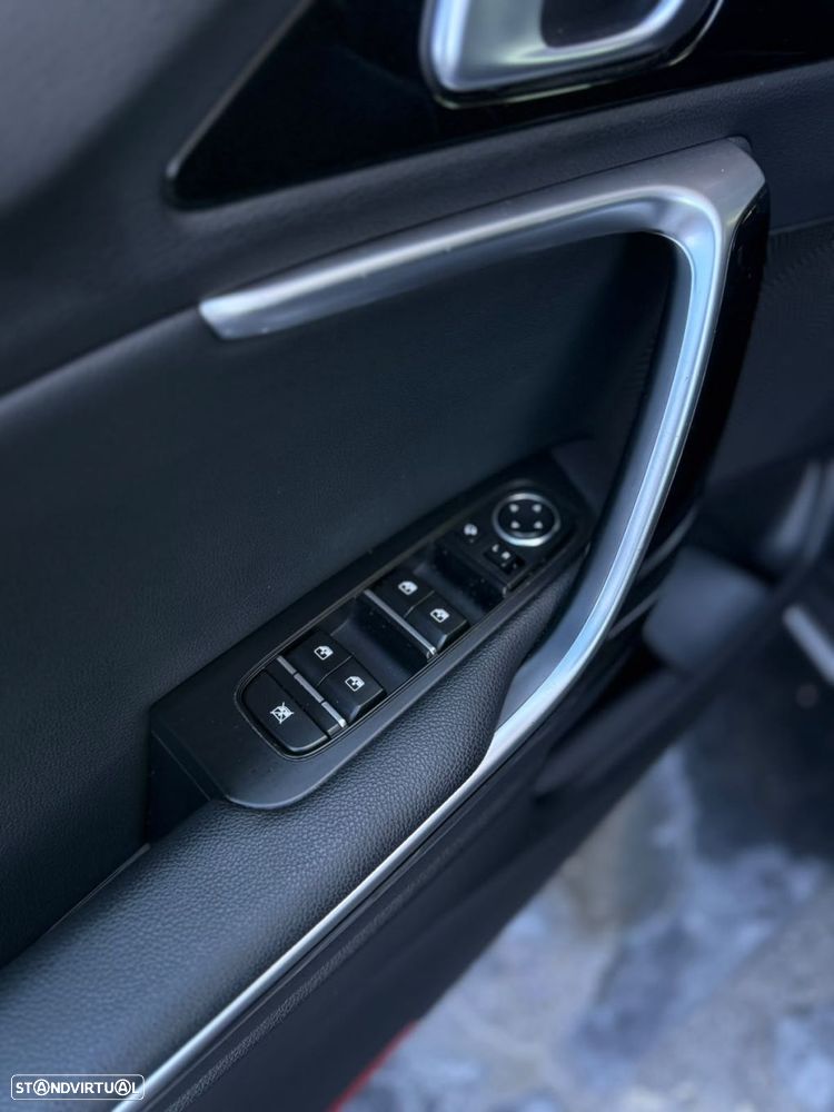 Kia XCeed 1.6 GDi PHEV Drive - 13