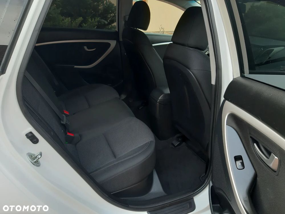 Hyundai i30 blue Kombi 1.4 YES Gold - 27
