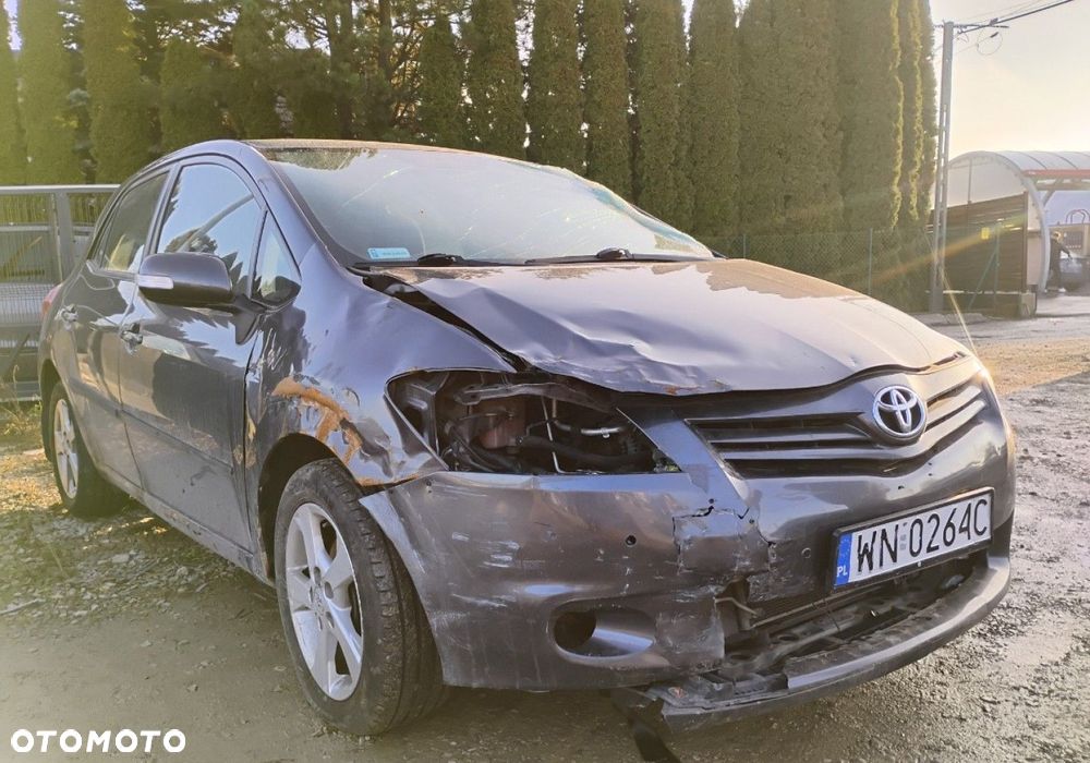 Toyota Auris - 2