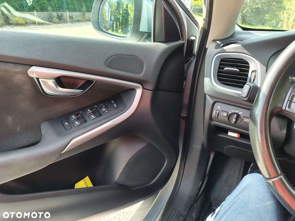 Volvo V40 D2 - 11