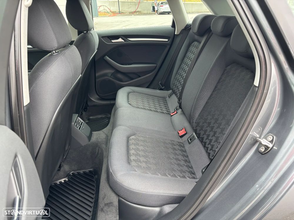 Audi A3 Sportback 1.6 TDI Advance Ultra - 13