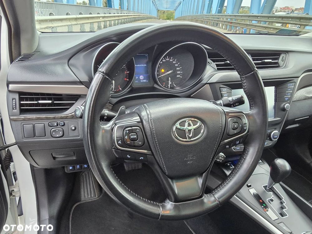 Toyota Avensis - 12