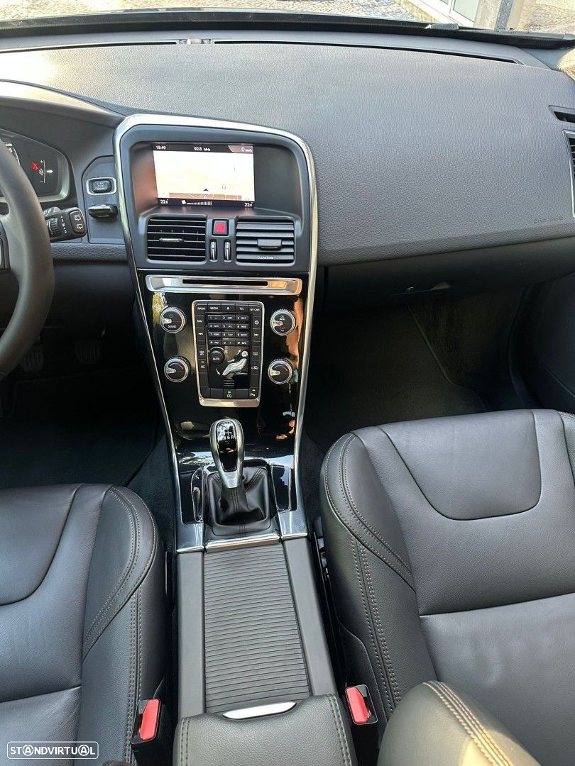 Volvo XC 60 2.0 D3 Momentum - 4