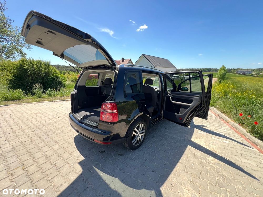 Volkswagen Touran - 26
