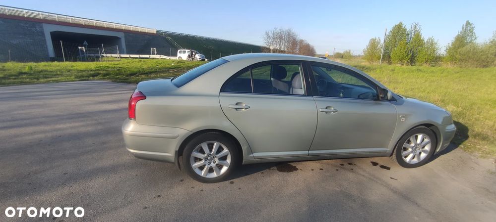 Toyota Avensis 2.0 D-4D High - 3