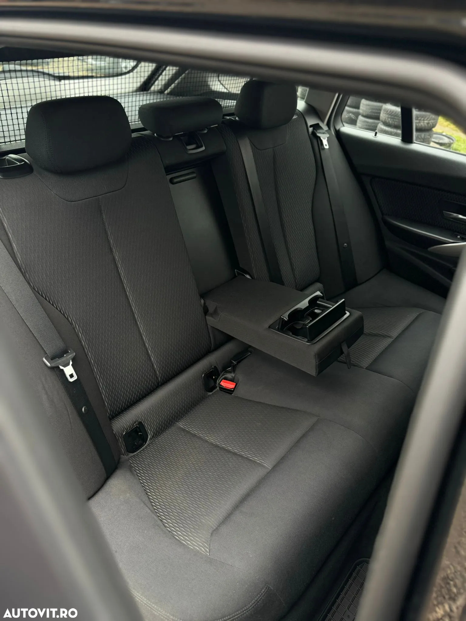 BMW Seria 3 320d DPF Touring Aut. - 40