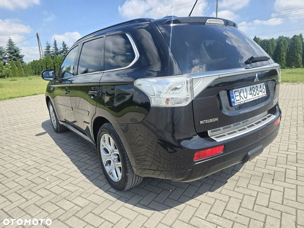 Mitsubishi Outlander - 12