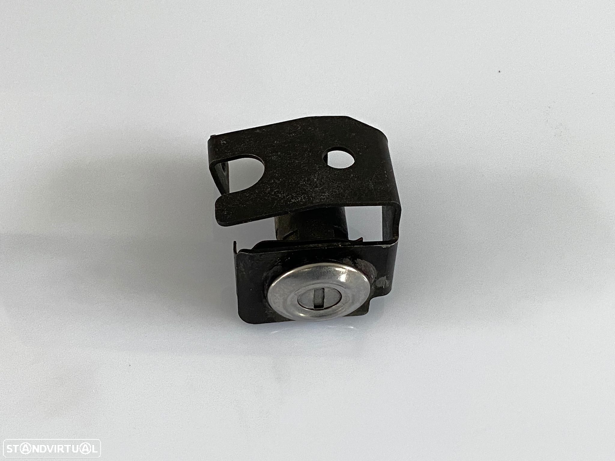 tranca banco traseiro honda cbr 954 ano 2002 - 2003 usado - 1