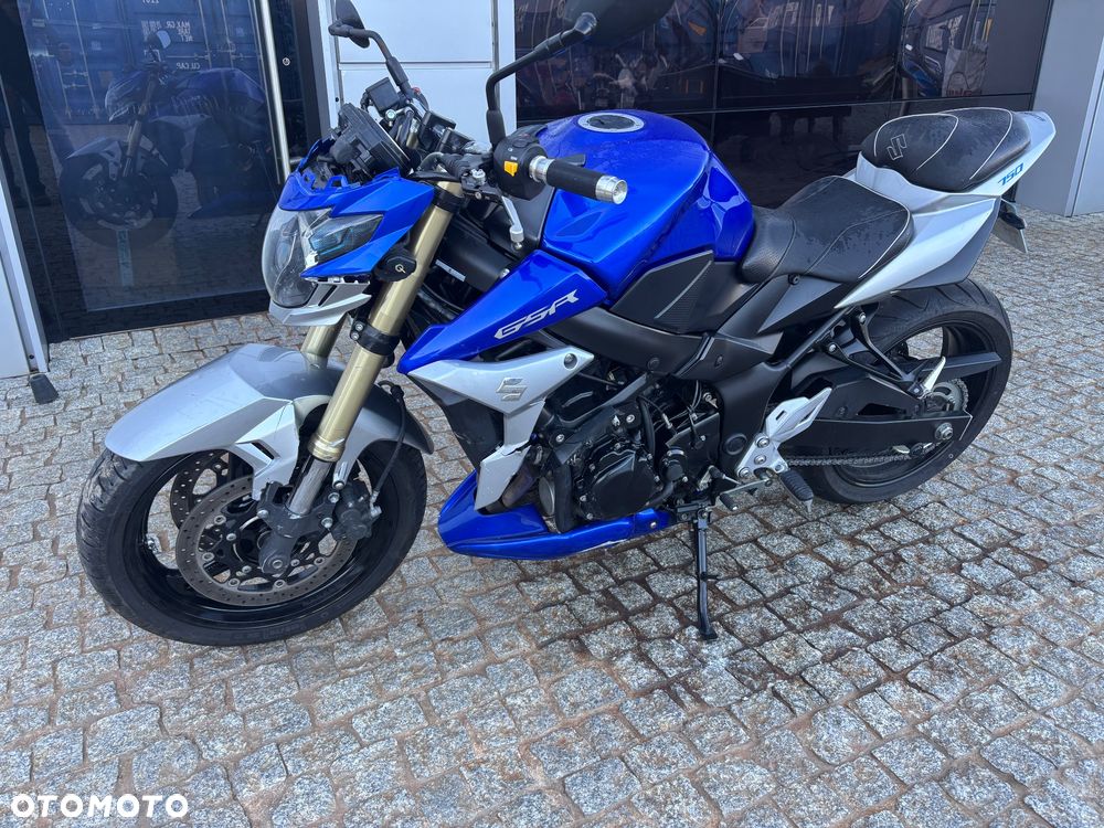 Suzuki GSR - 4