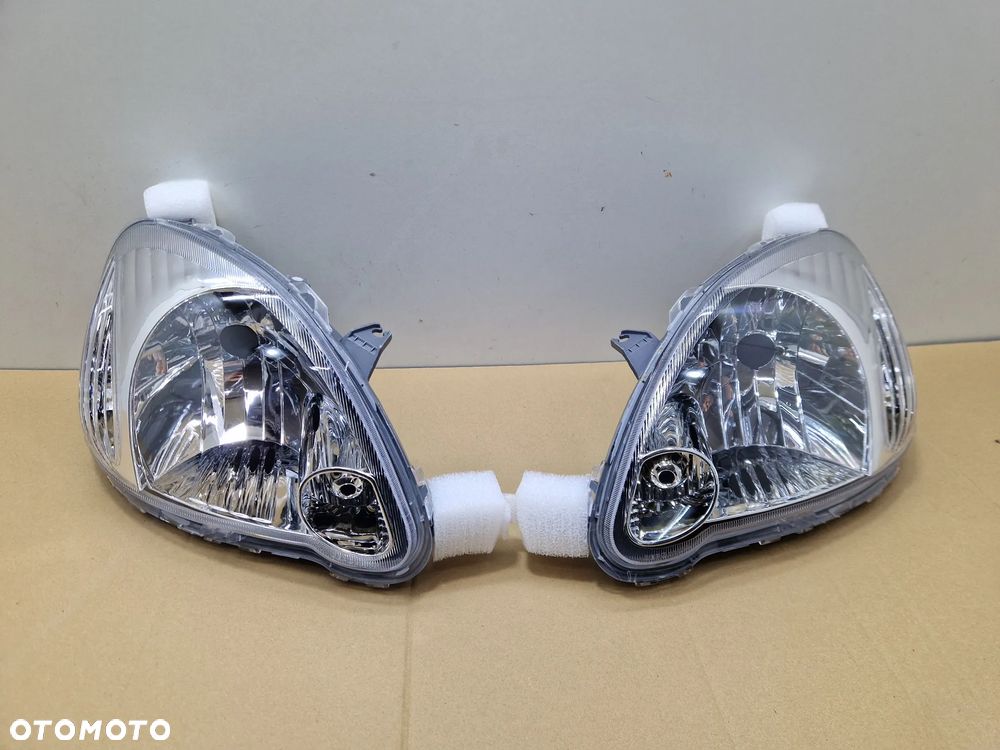 NOWE ICHIKOH  REFLEKTOR LAMPA PRZÓD PRZEDNIA TOYOTA YARIS 03-05 NOWE PRAWE LEWE