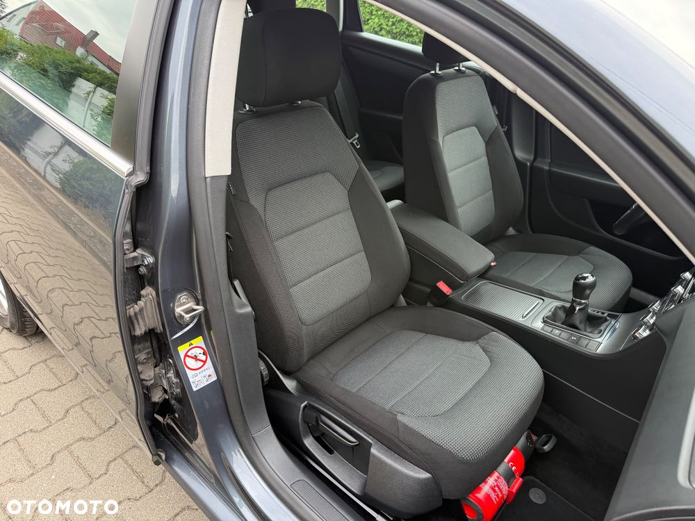 Volkswagen Passat 2.0 TDI DPF Highline - 11