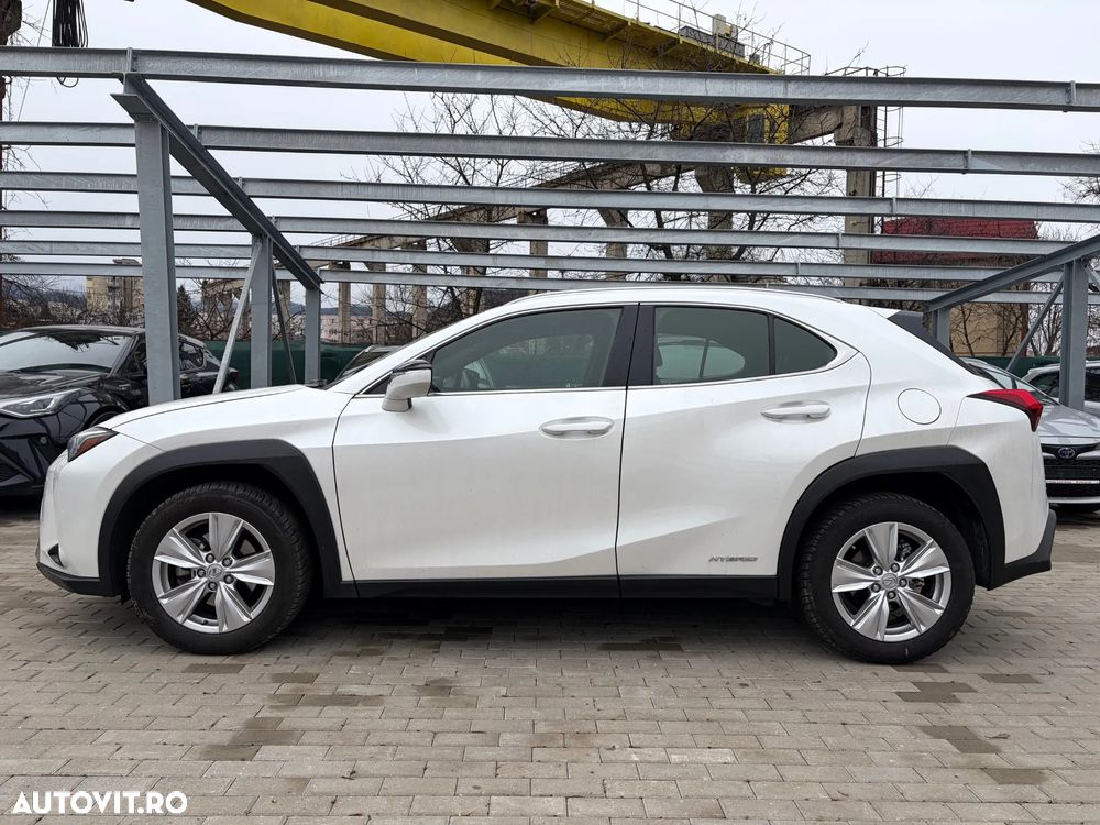 Lexus UX 250h Business Edition - 18