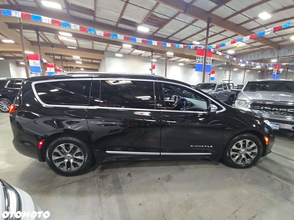 Chrysler Pacifica - 5