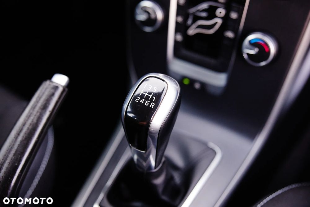 Volvo V40 D2 Kinetic - 24