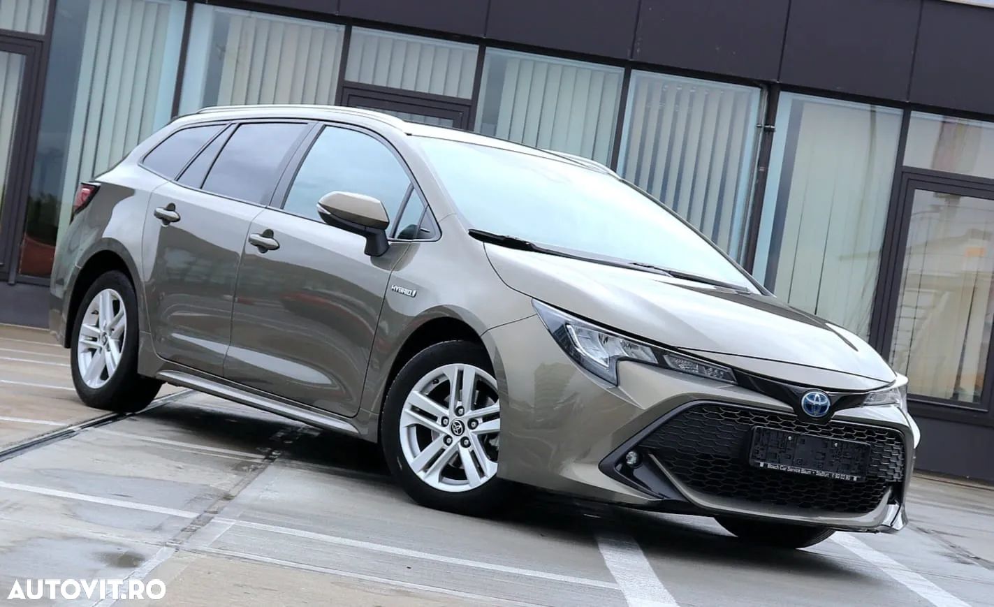 Toyota Corolla 1.8 Hybrid Comfort - 1