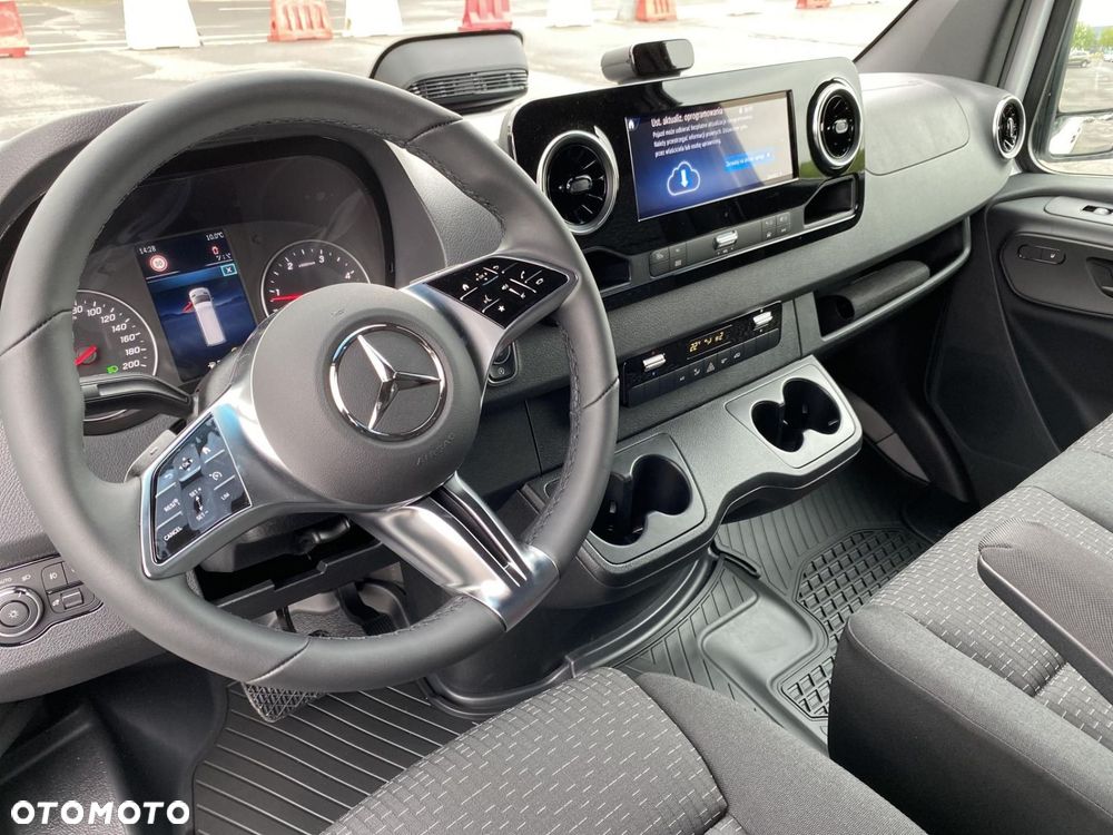Mercedes-Benz Sprinter - 13
