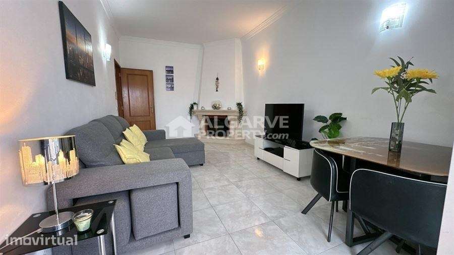 Bonito apartamento T1+1 perto da Praia da Galé e Golfe Salgados - Grande imagem: 3/12