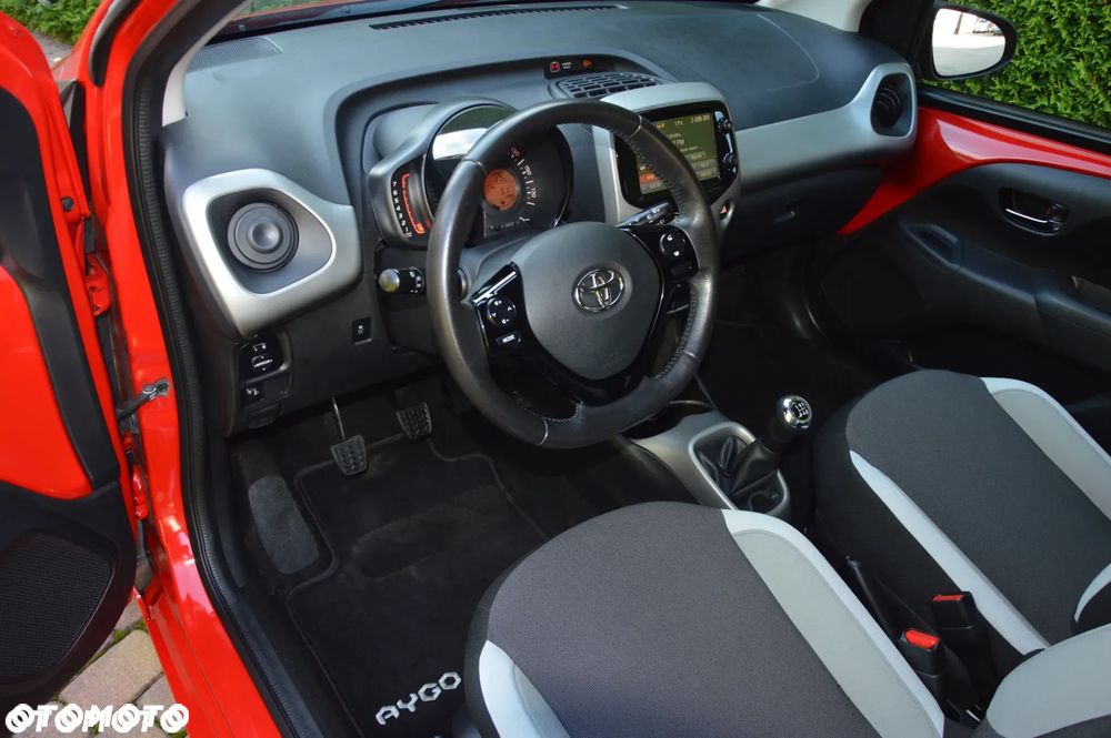 Toyota Aygo x-play touch - 9