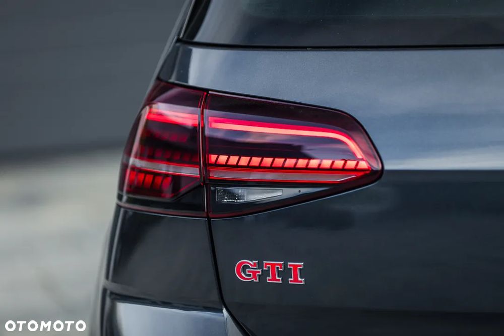 Volkswagen Golf - 14