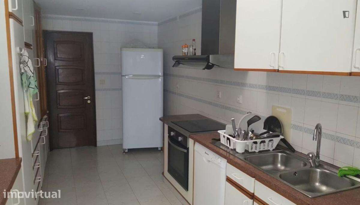 Quarto - localizado em Cedofeita Porto - Grande imagem: 3/6
