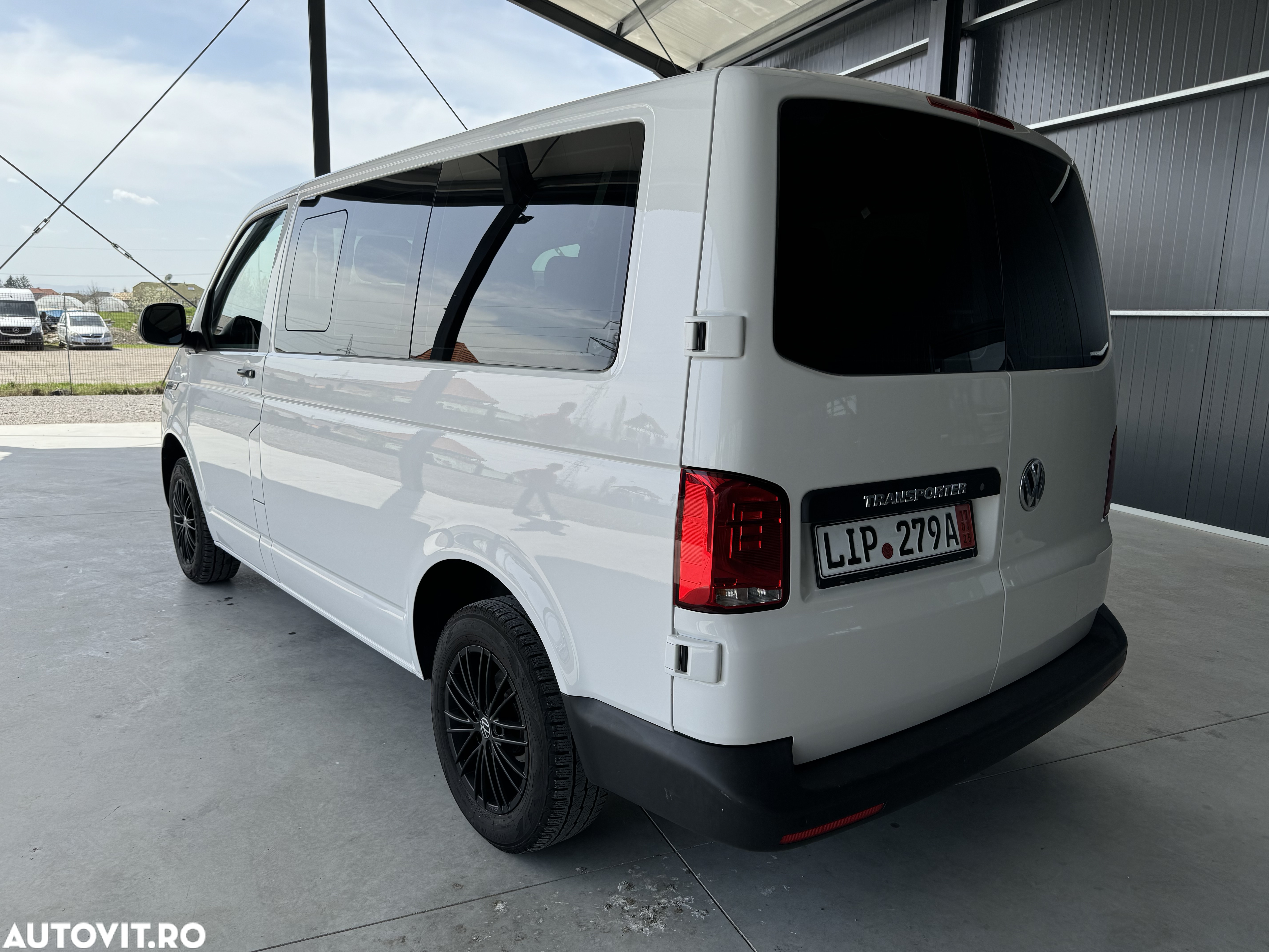 Volkswagen Transporter - 3