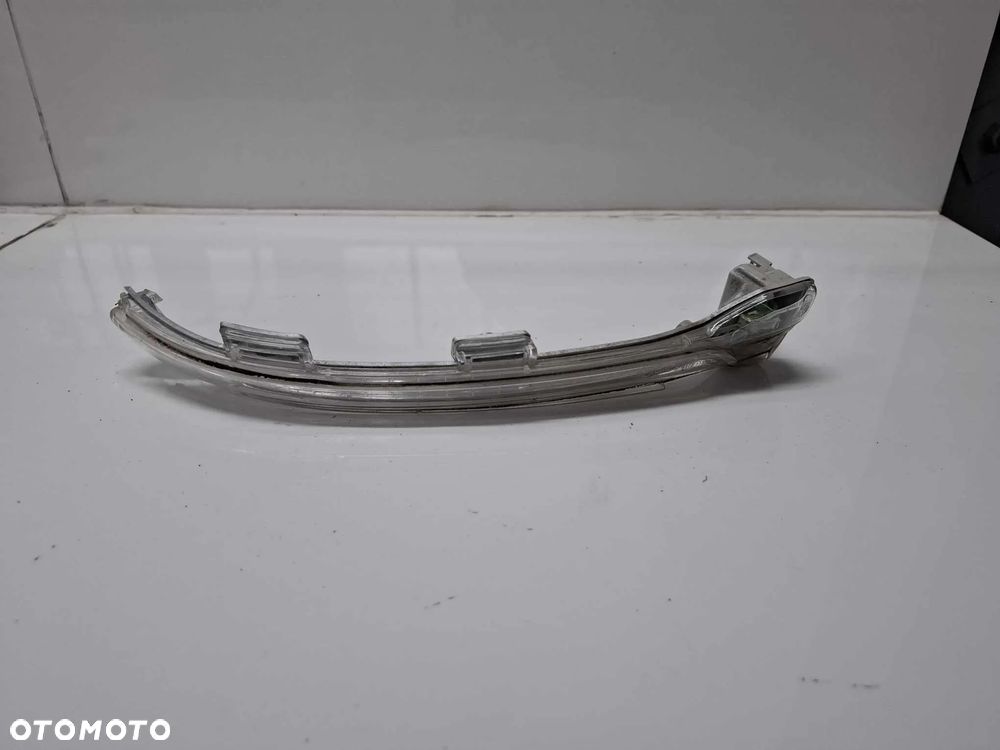 KIERUNKOWSKAZ PRAWY LUSTERKA PRAWEGO VW GOLF VII 5G0 5G0949102 - 2