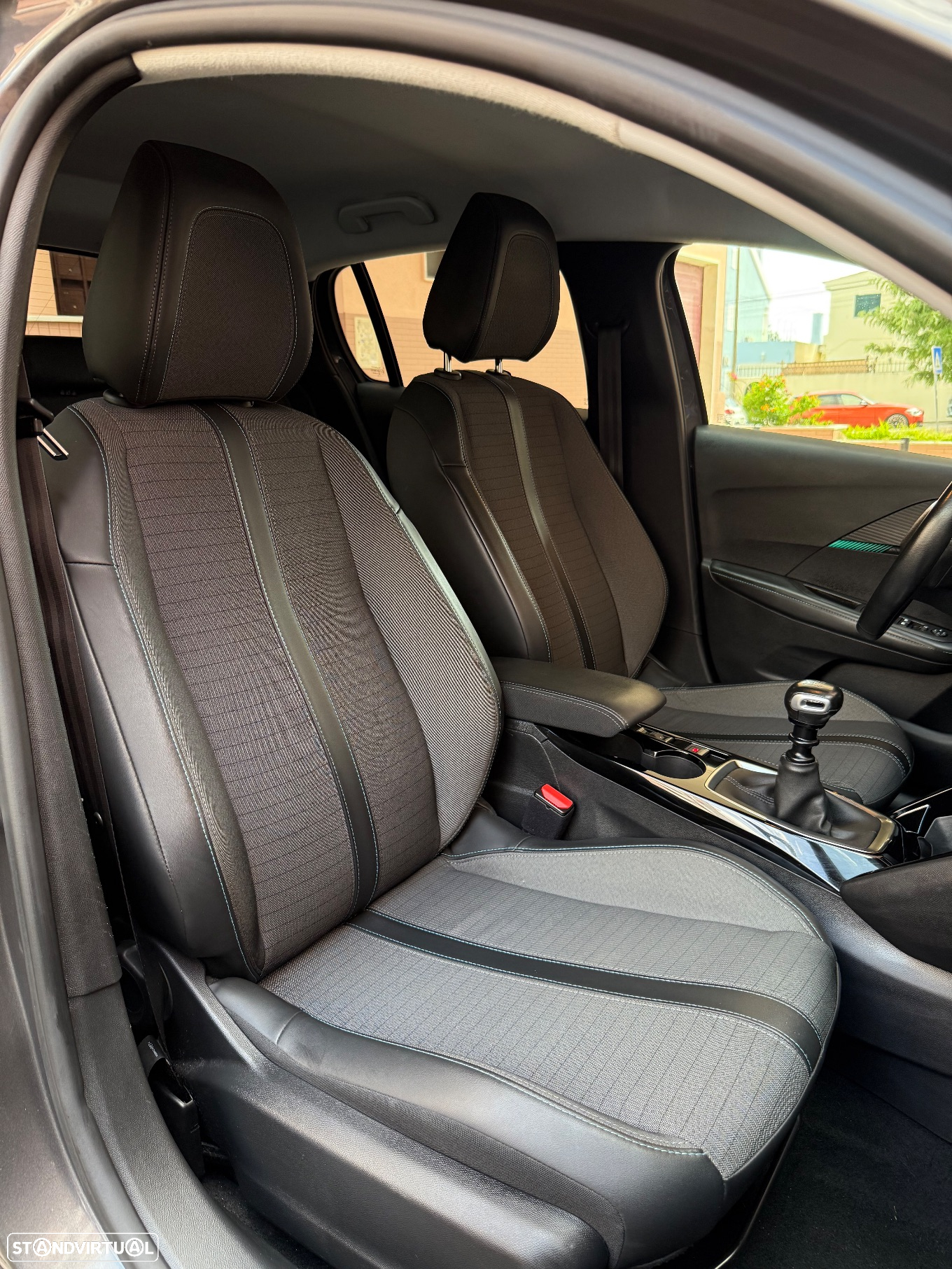 Peugeot 208 1.2 PureTech Allure - 18