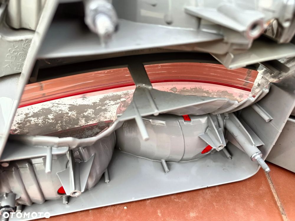 MERCEDES W211 AVANTGARDE LAMPA TYL TYLNA SEDAN 02-06 Lewa LED - 10