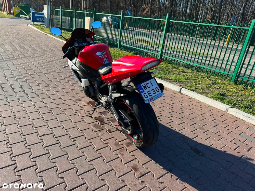 Yamaha R1 - 5