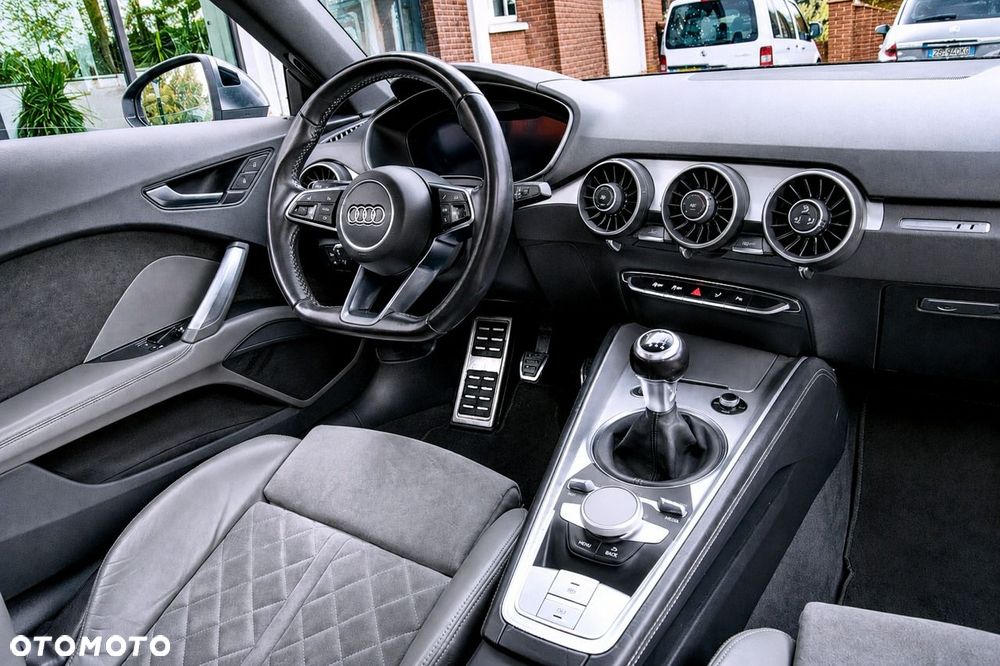 Audi TT Coupé - 16