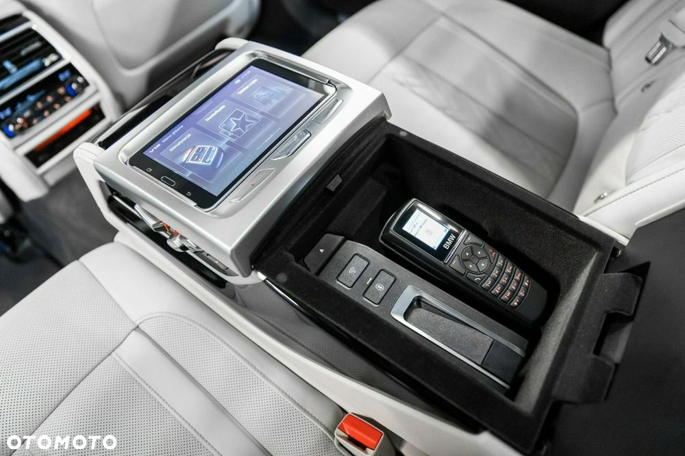 BMW Seria 7 M760Li xDrive - 33