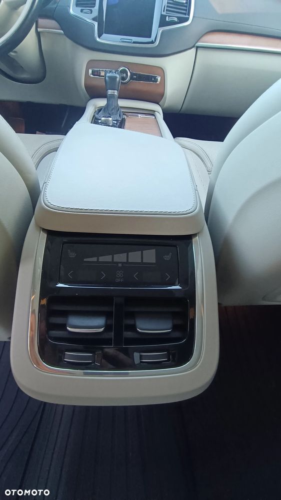 Volvo XC 90 - 21