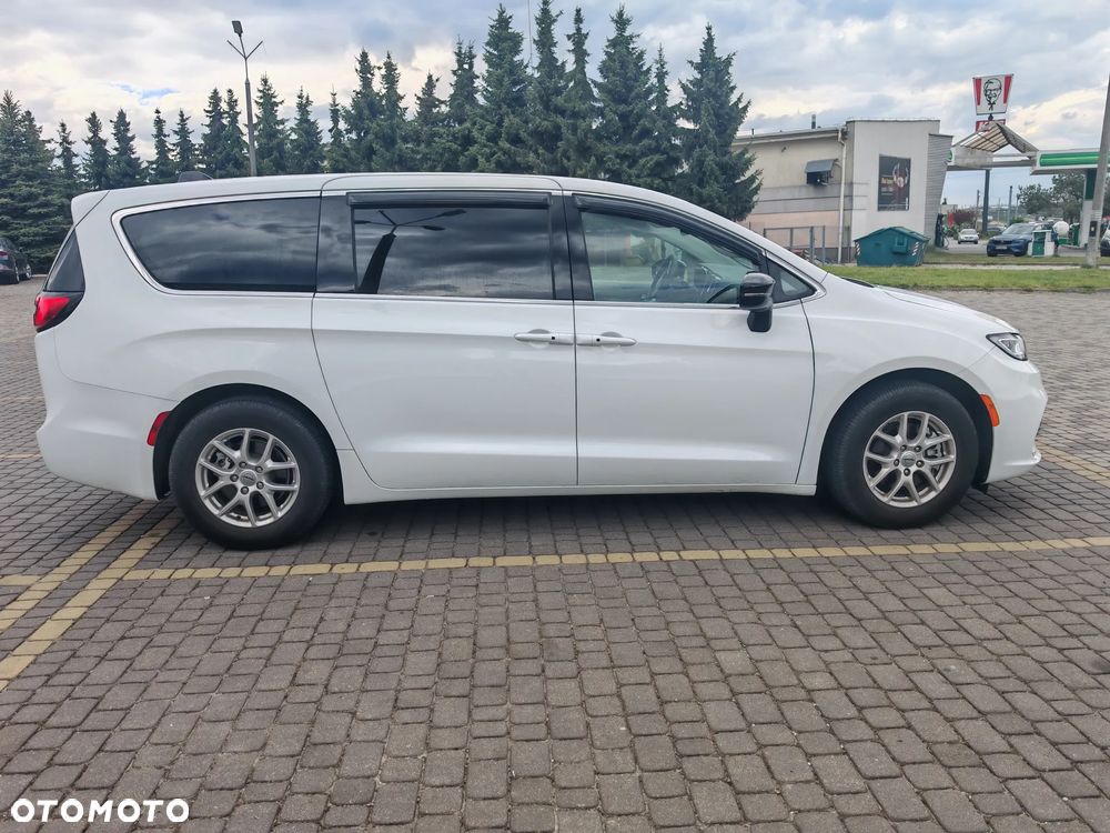 Chrysler Pacifica - 4