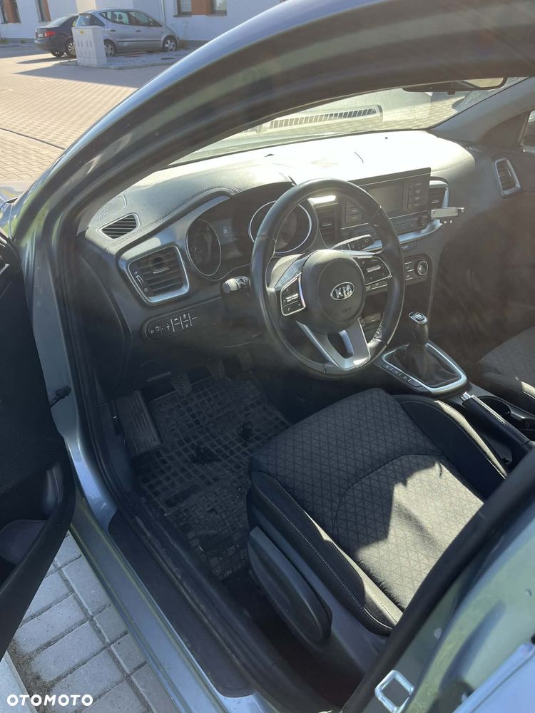 Kia Ceed 1.6 CRDi mHEV M - 12