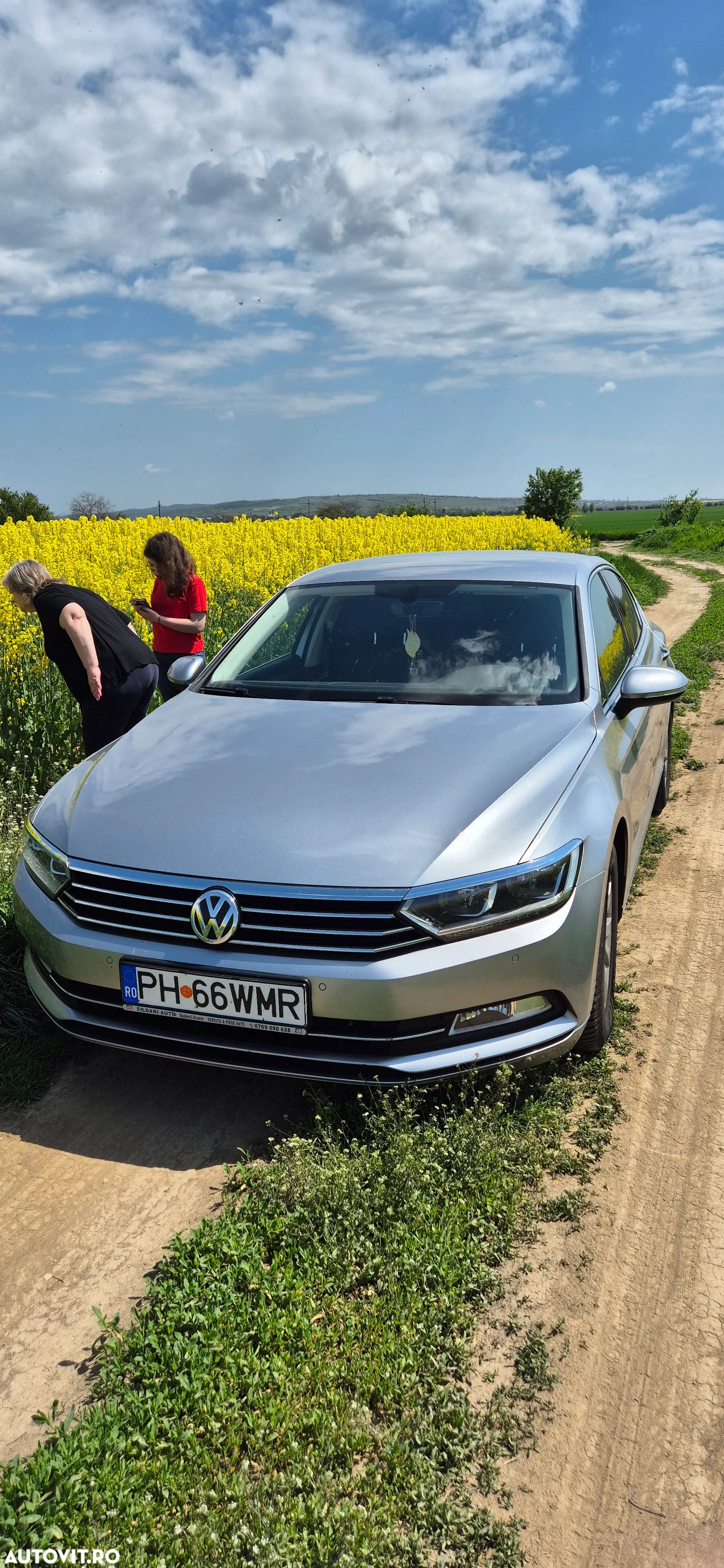 Volkswagen Passat - 1