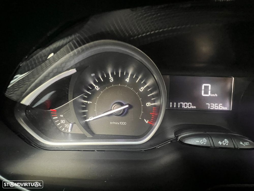 Peugeot 2008 1.2 PureTech Active - 16