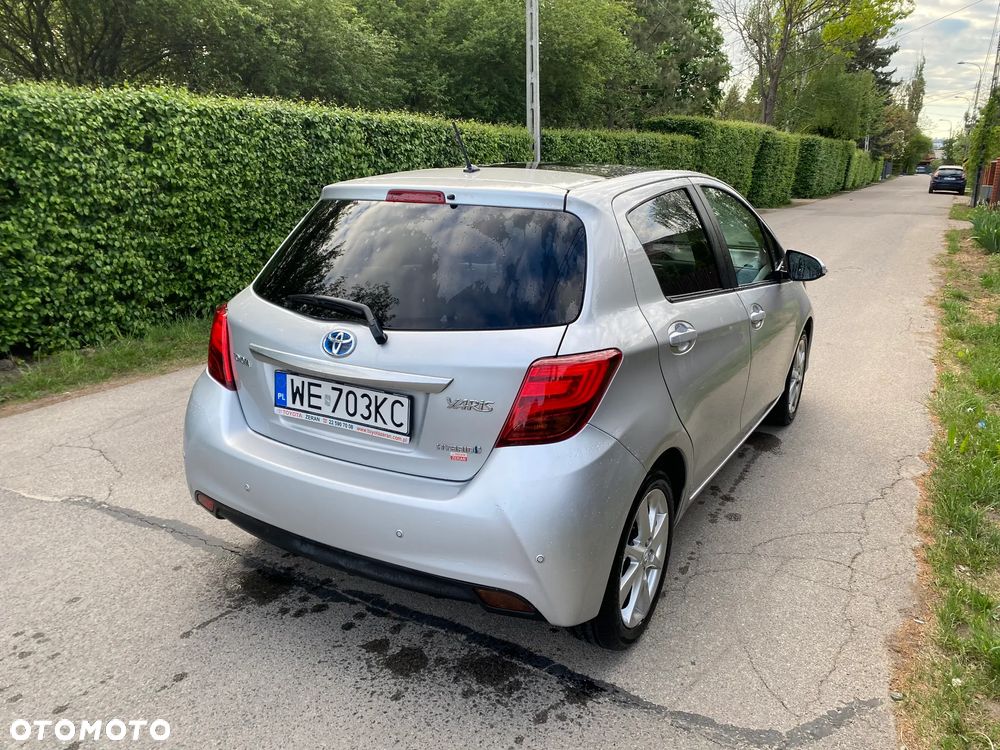 Toyota Yaris Hybrid 100 Dynamic - 8