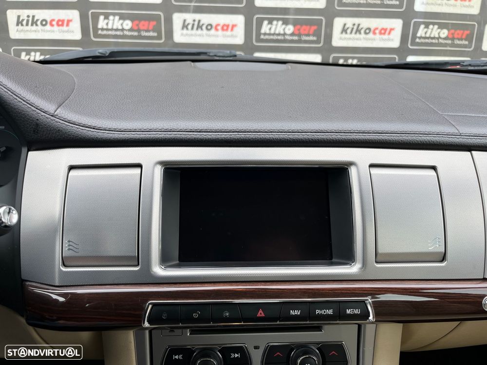 Jaguar XF 2.2 D Luxury - 39