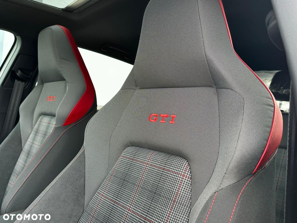 Volkswagen Golf - 11